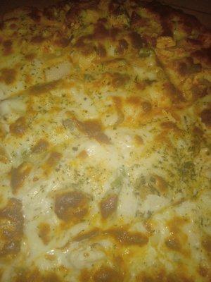 Alfredo chicken pizza