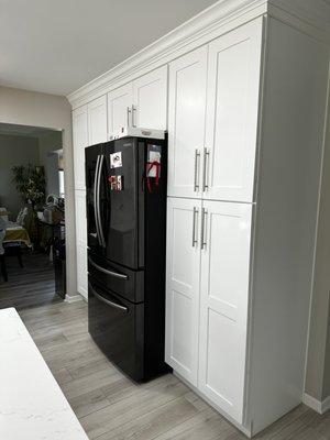 #Shaker White Cabinets 
#black stainless steel Fridge Samsung