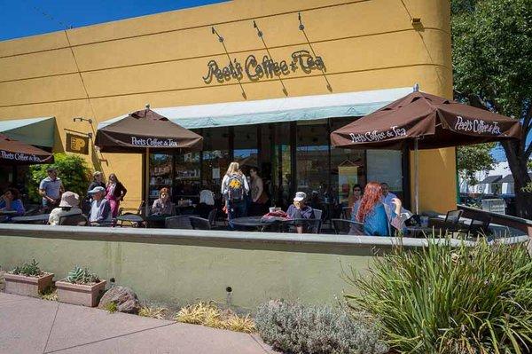 Like Bob Hart Square needs, this 4th St. Berkeley Peet's has a short, narrow road between the buildings to a parking lot.