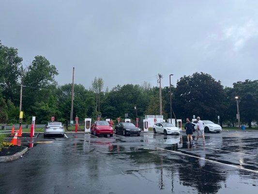 Charlton, MA Tesla supercharger station