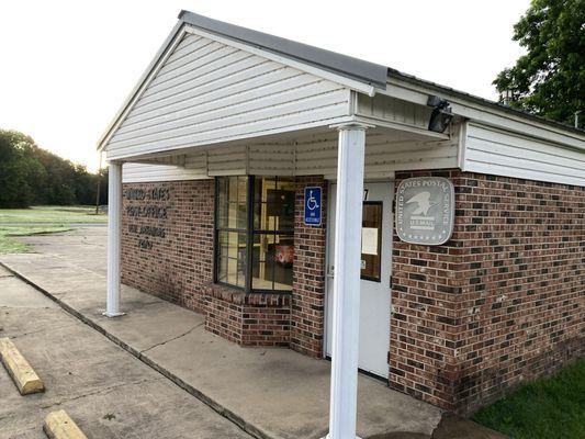 view of front of Ulm, AR post office