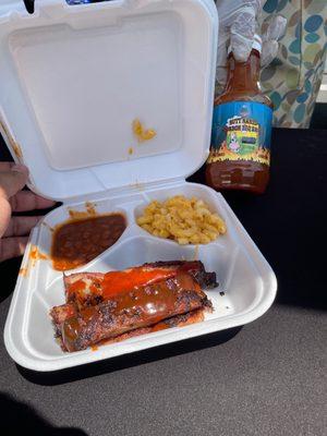 Bbq ribs, Mac and cheese and bbq beans