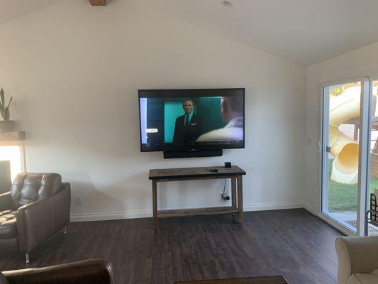 Den with 70" Sony Bravia with firebox and soundbar with sanos undermounts to TV.