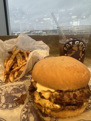 Bacon cheeseburger, spicy fries and tea