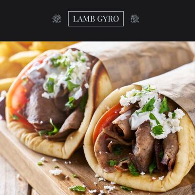 Lamb Meat, Lettuce, White Sauce and Tomatoes.