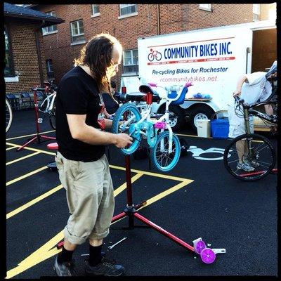 Find free bike repair at the market!