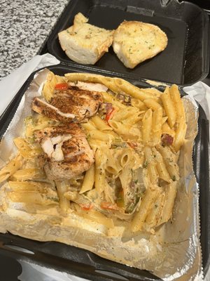 Cajun Pasta w/Blackened Chicken  *comes w/garlic bread