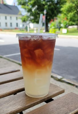 Arnold Palmer (Lemonade w/ Ice Tea)