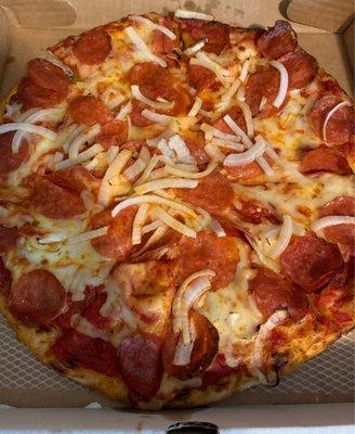 Med pepperoni with onions