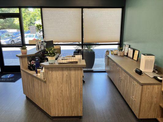 Front desk reception in West Linn