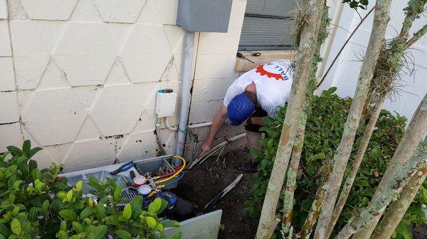 Phillip Carter removing this old heat pump condenser in Jacksonville.