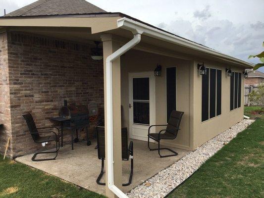 Screenroom with side patio cover