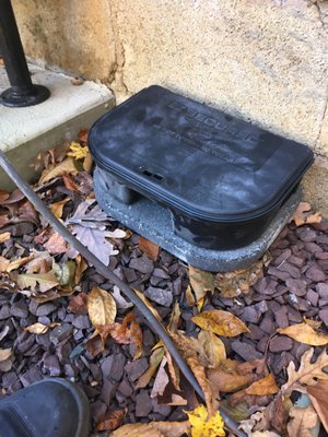 Exterior rodent bait station