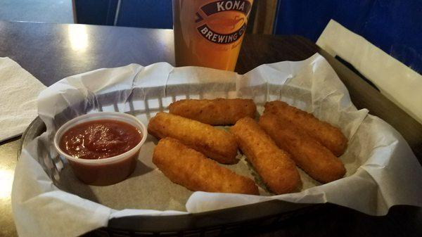 Mozzarella sticks and a Manny's Pale.