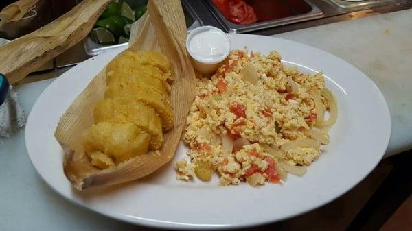 Bollo de mazorca con huevos perico con suero costeño