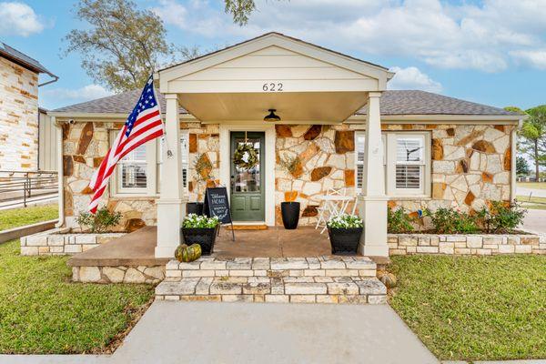 Magnolia Realty Granbury, 622 E. Pearl St. Granbury, TX 76048