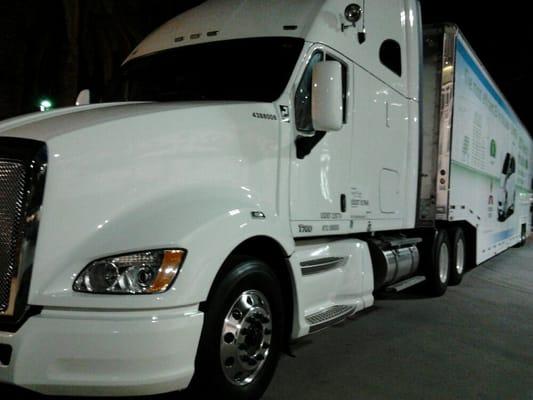 Wash and wax for the Mitsubishi Display Truck & tractor trailer.