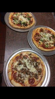 Personal pizzas for 6.99$ unlimited toppings!!!