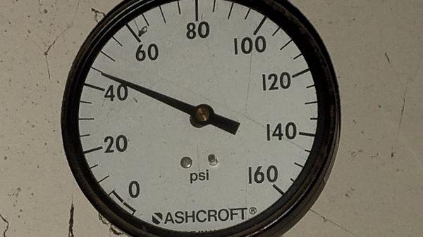 Photo shows an acceptable pressure range.