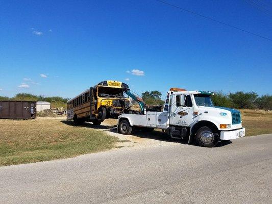 Wrecked school bus haul from San Antonio