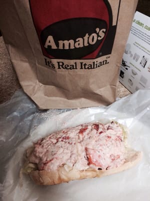 BEST LOBSTER ROLL IN MAINE!!!! HANDS DOWN!! ;)