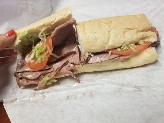 Roast beef poboy with mayo, lettuce, tomato.