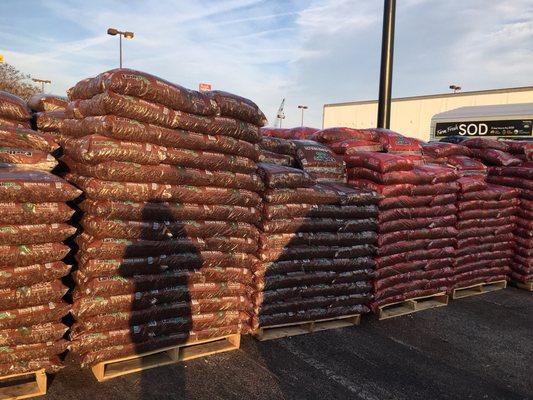 Mulch: Several colors to choose from