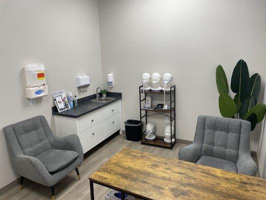 Patient rooms complete with sample masks and CPAP machine. #cpap #cpapmasks #sleepmedicine #sleepspecialists #sleepclinic