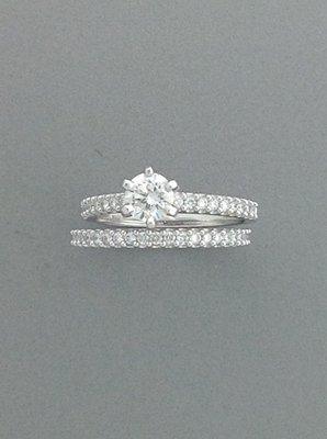 Very traditional yet dazzling 14 karat white gold bridal set