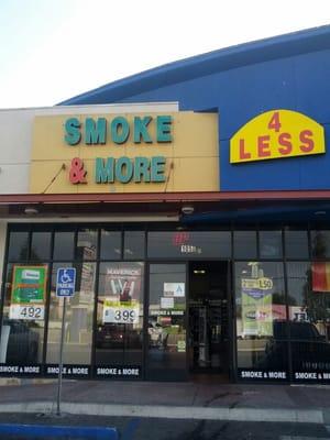 Smoke & more storefront