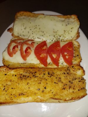 What's your favorite garlic bread?? We've got the classic buttery crunch, cheesy garlic bread or cheese and tomato!