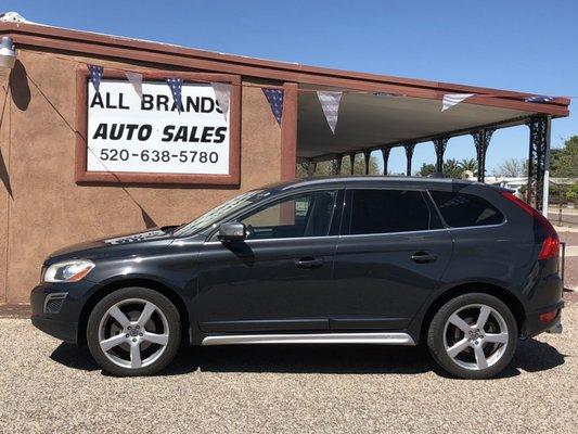 Luxurious! Back up camera! Sun Roof! Loaded