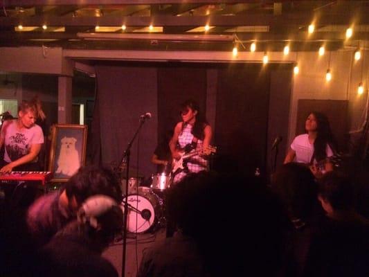 La Luz blowing the roof off the dump (as David Letterman would put it). 4/1/15