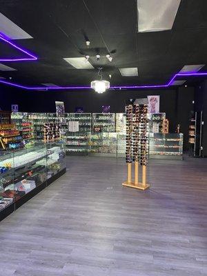 Tony’s Cigars and Glass Accessories