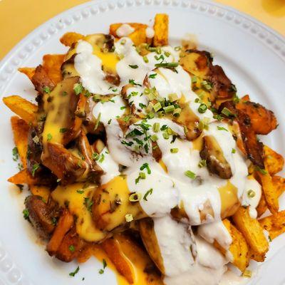 Overloaded Jerk Fries with cheese and mushrooms sauce (made also Vegan)