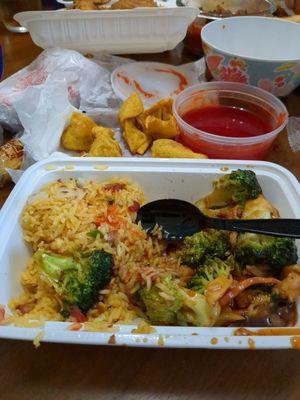 chicken broccoli with pork fried rice. and fried wontons