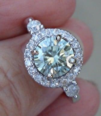 14K White Gold
1.36 ct. (7.5 mm) Green Moissanite and Diamond Ring