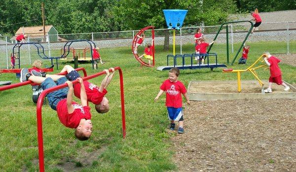 Field trip fun incorporates time to engage in play and promotes the development of gross motor skills.