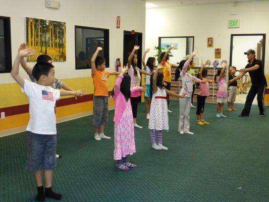 2014 Summer Camp - Peking Opera 京剧基本身段