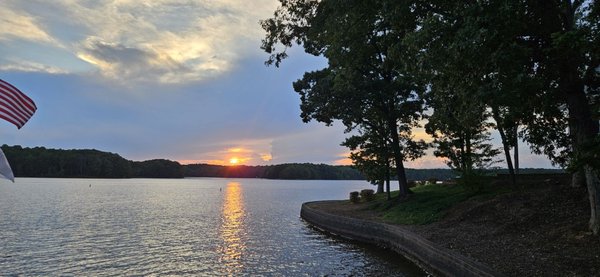 Sunset view..Good drinks,good quality of food!