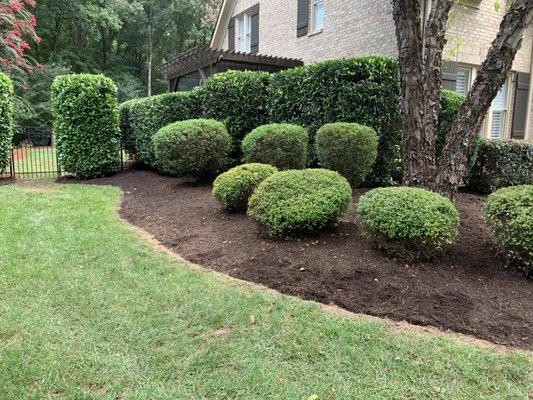 Double hammered all natural brown mulch by the yard.