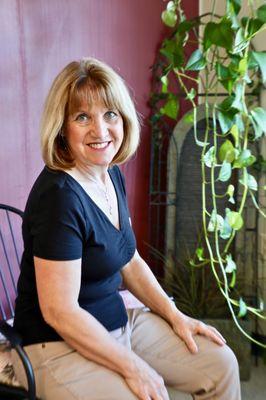 Dianne is a certified COPE Health Coach, she specializes in weight-loss.