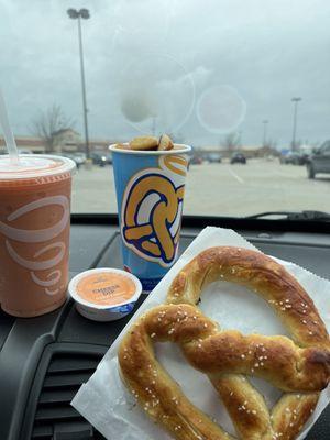 Classic pretzel and normal pretzel nuggets