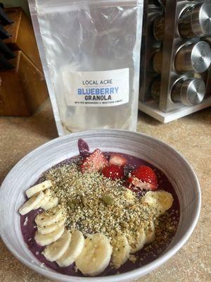 The blueberry granola was the perfect addition to our homemade açaí bowls!