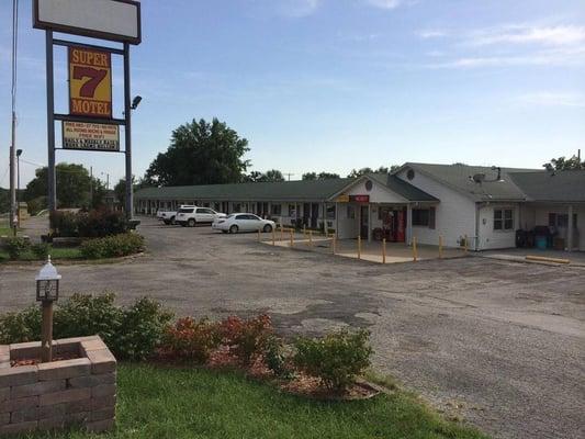 'The Super 7 Motel - Sedalia: a comfortable motel in Sedalia, MO