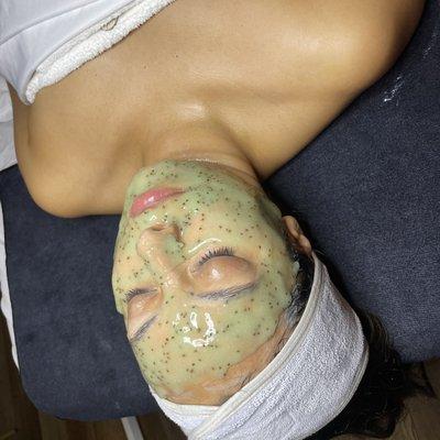 Intensive skin therapy facial