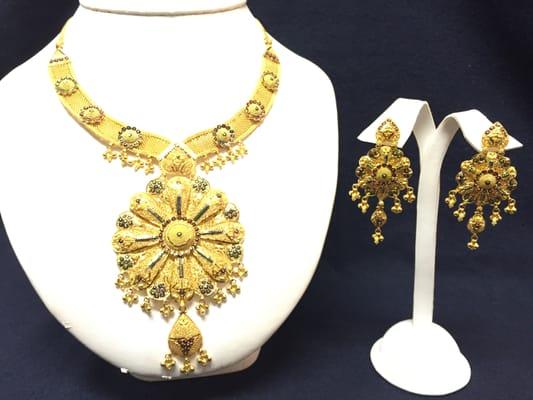 Beautiful handmade 22 karat gold bridal jewelry from India.