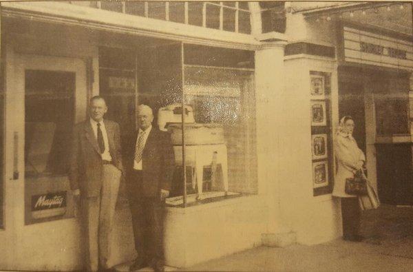 Largent's store front 1940