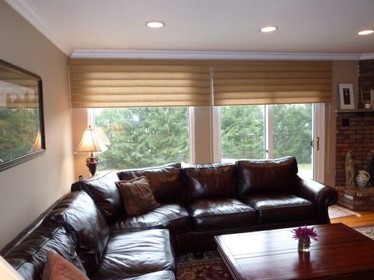 Hunter Douglas Vignette 4" Fold Shades for Living Room - Fabric: Linen Weave - Color:  Golden Wheat #227 with Easyrise Lift System.