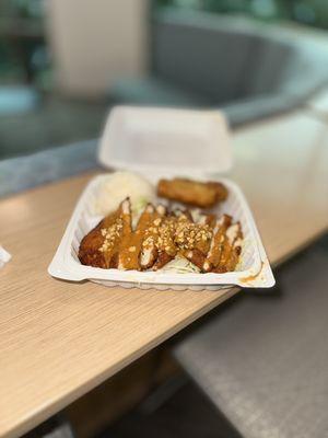 Crispy chicken with peanut sauce